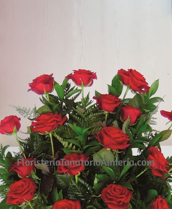 ramo funerario de 18 rosas rojas