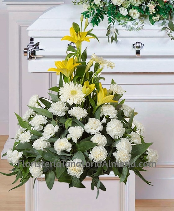 centro floral funerario de condolencia blanco